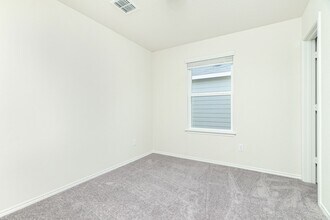 Building Photo - New Braunfels 4 bedroom Home