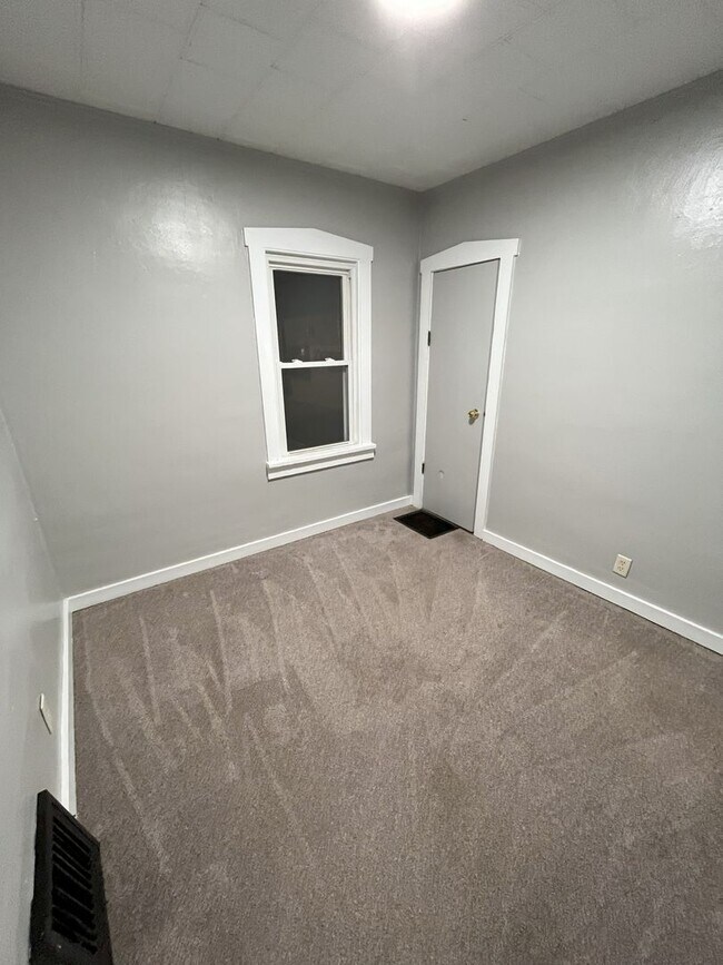 Building Photo - Charming 3-Bed, 1-Bath Single-Family Home ...