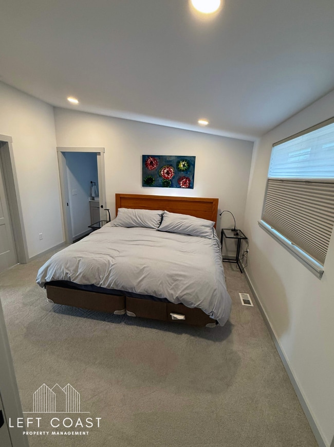 Building Photo - 480 Alsea Ave