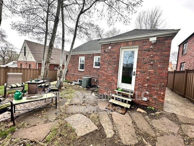 Building Photo - 5120 Franklin St