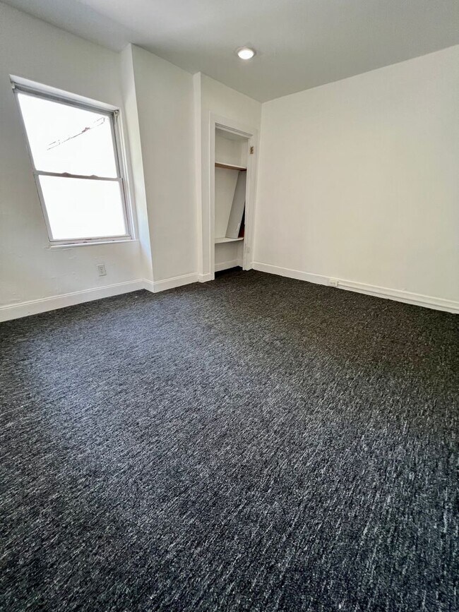 Building Photo - 412 N 32nd St