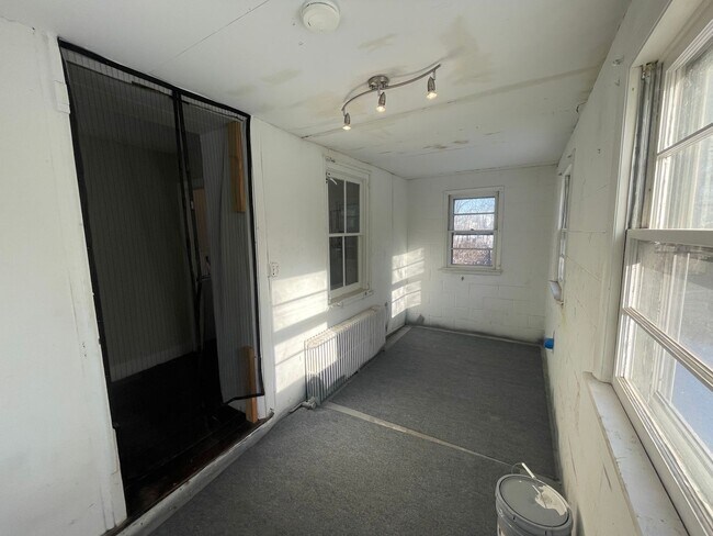Building Photo - 722 Faust Rd