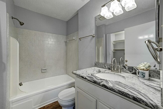Building Photo - 2615 Lively Ln