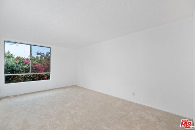 Building Photo - 1340 S Beverly Glen Blvd