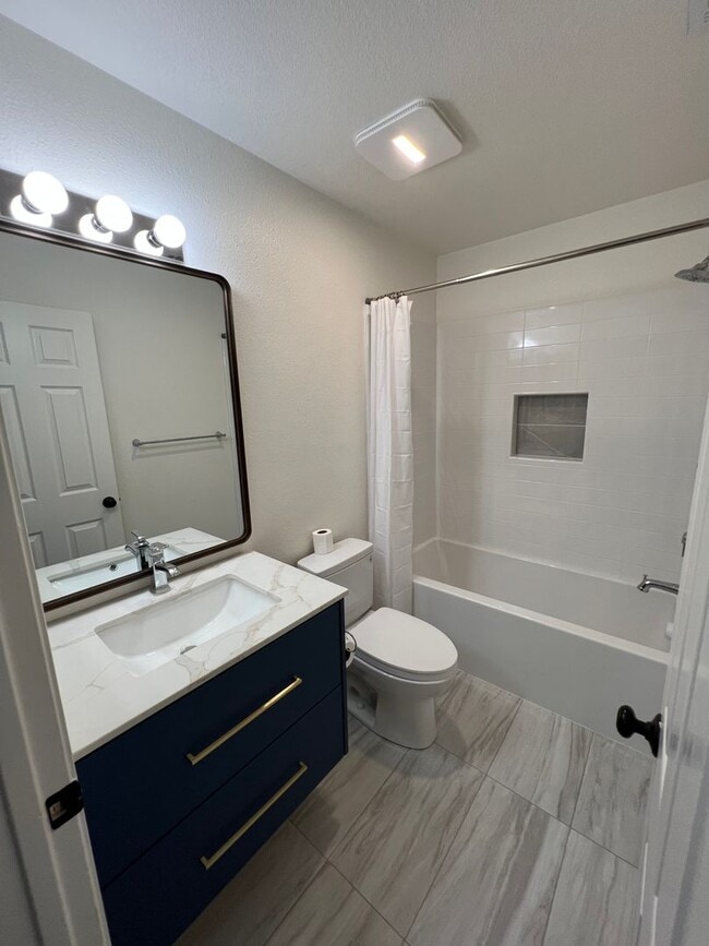 Building Photo - Updated Two-Bedroom, One-Bath Townhome – Bay Point