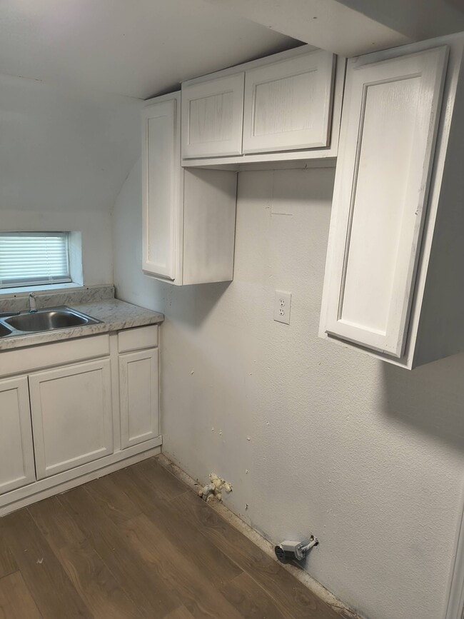 Building Photo - 708 Hickory Hill Ln