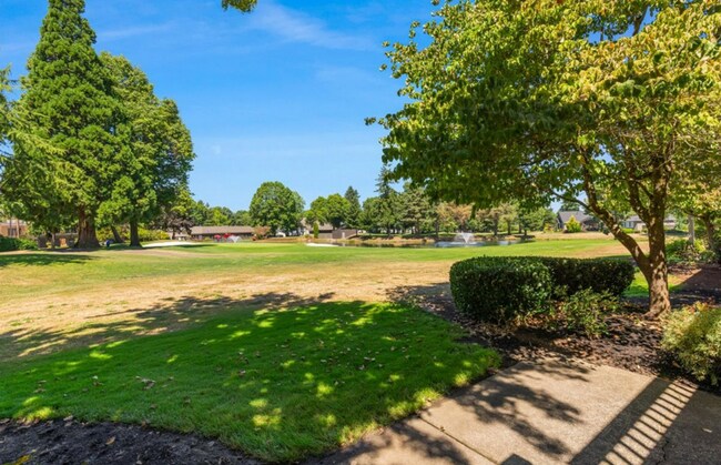 Building Photo - Prime Charbonneau Golf Community Location! 2 Bed, 2.5 Bath + Den, A/C, Washer/Dryer and Garage