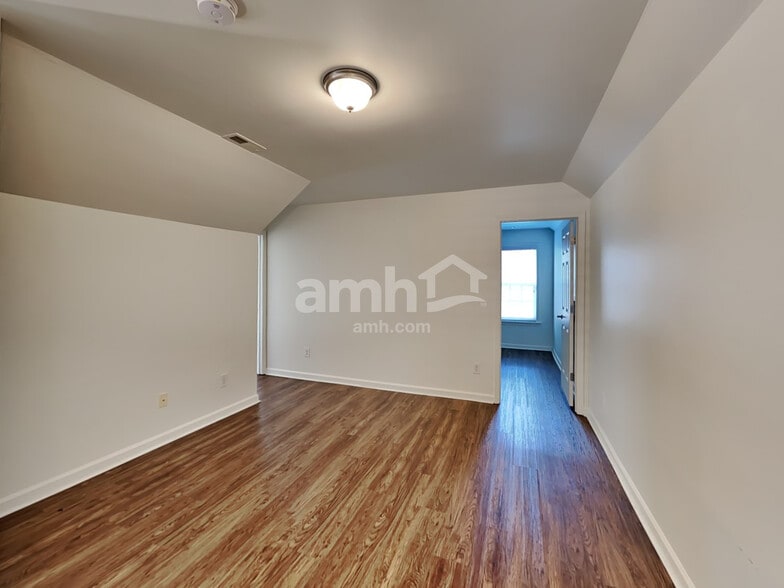 Building Photo - 145 Pearson Place