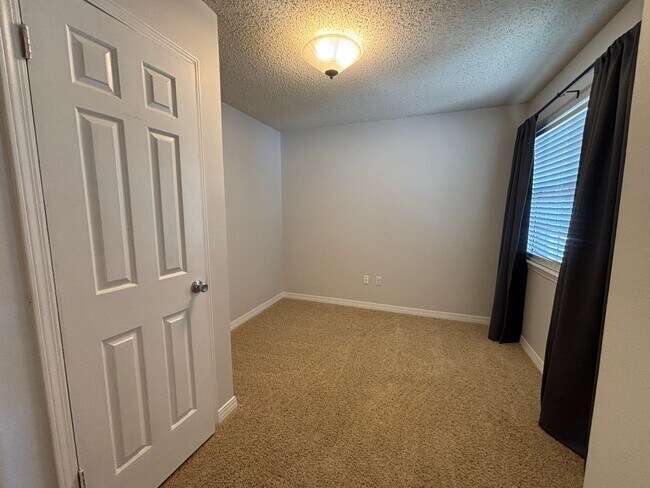 Building Photo - TOWNHOME IN NORTH BOSSIER
