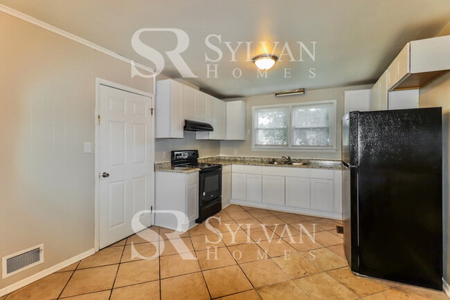 Building Photo - Lease today! No extra charge for contentme...