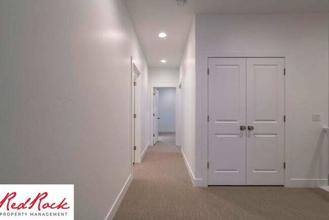 Building Photo - 3 Bedroom Townhome in Washington Fields wi...