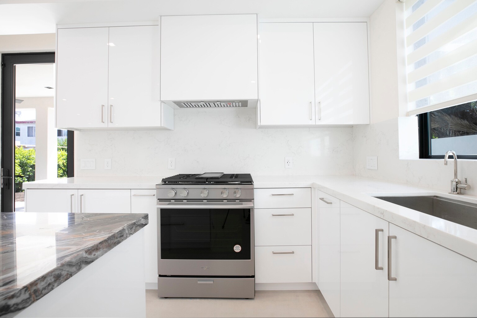 Building Photo - 6426 Varna Ave