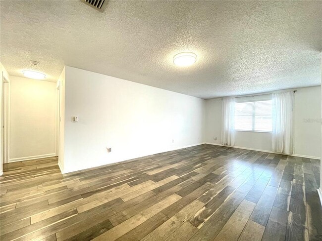 Building Photo - 3301 Russett Dr