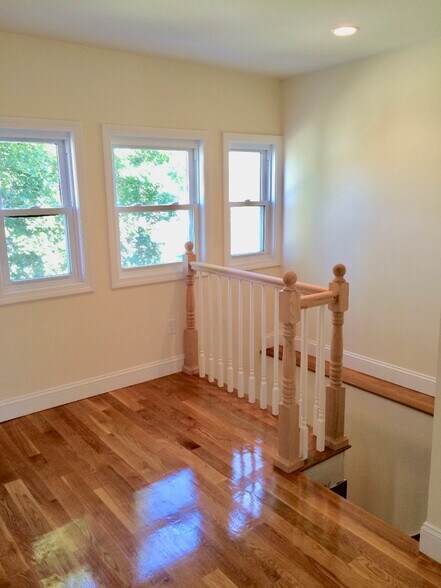 Building Photo - 15 Taylor St