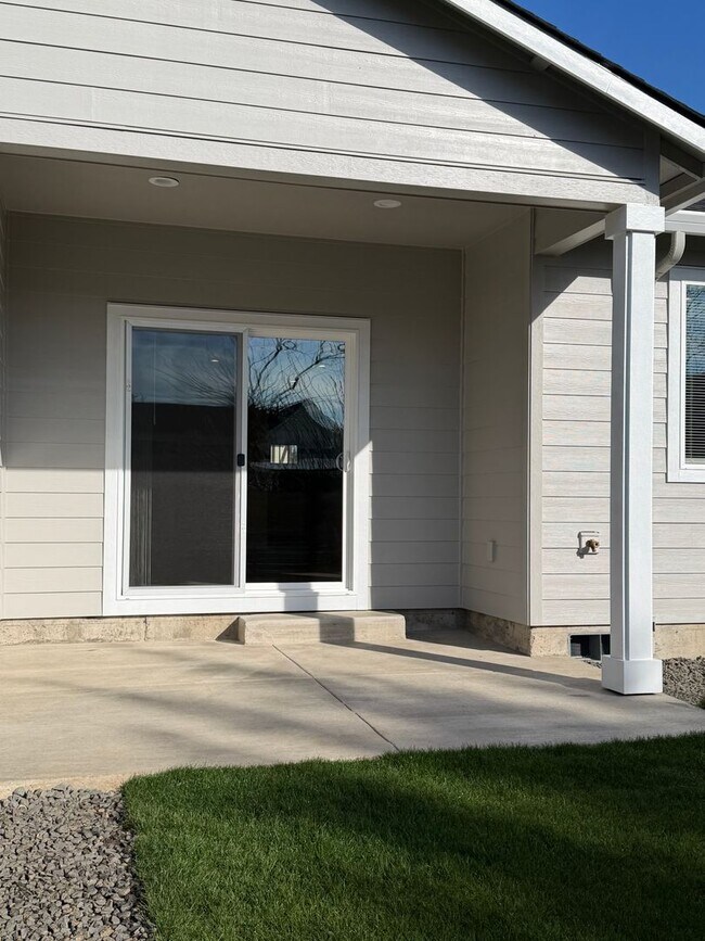 Building Photo - Beautiful Brand New 4-Bedroom, 2.5-Bathroom Duplex Style Townhome!