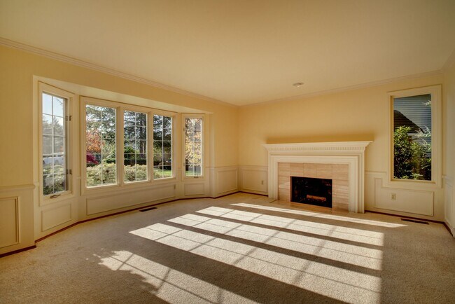 Building Photo - 5Bd/2.5Ba Bellevue Home