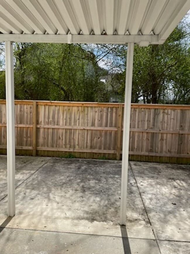 Building Photo - Emmyllie Ct- 130/132