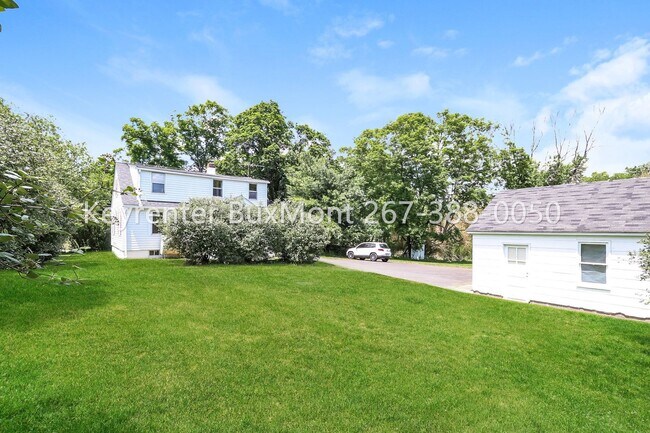 Building Photo - Charming 3-Bedroom, 2-Bath Home with Large Yard and Detached 2-Car Garage