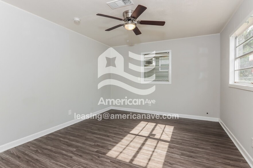 Building Photo - 2203 13th Ave