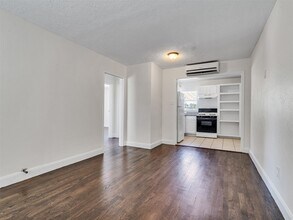 Building Photo - 7626 Pecan Villas Dr