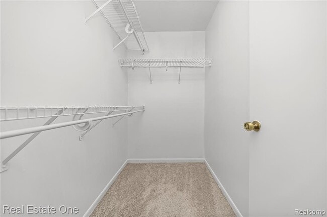 Building Photo - 2360 Pine View Dr