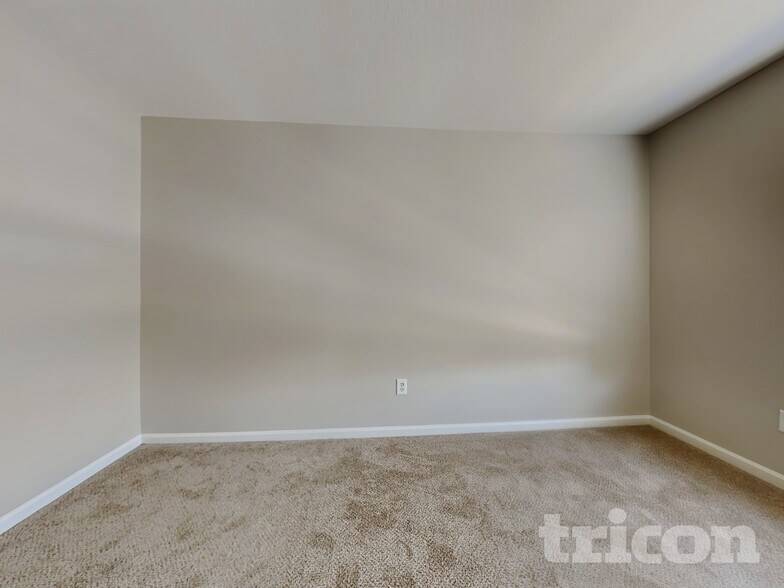 Building Photo - 10213 Blue Sky Dr