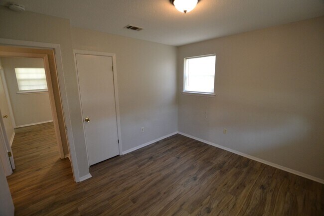 Building Photo - Location!  Location!  Newly updated, 3 bedroom, 1.5 bath home in Baker