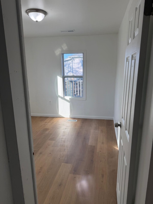 Building Photo - 1665 Elaine Rd