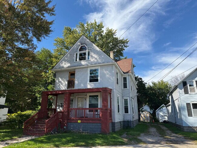 Primary Photo - NW Side 1BR under $1000