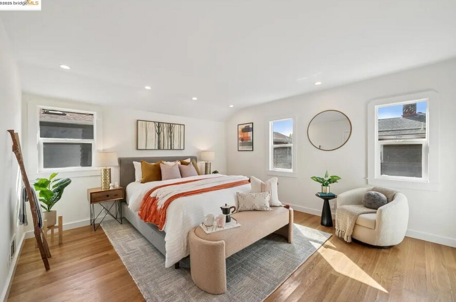 Building Photo - 2419 Webster St