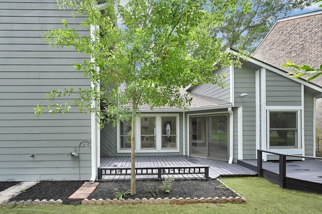 Building Photo - 20006 18th Fairway Dr