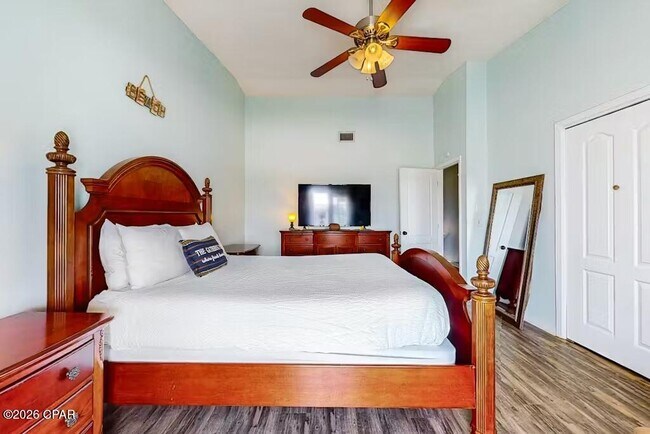 Building Photo - 8013 Beach Dr