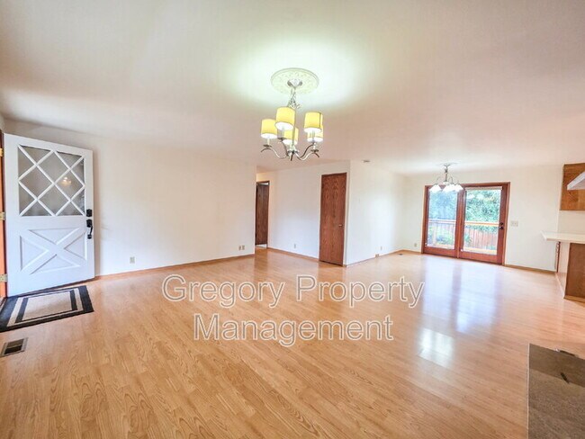 Building Photo - 4155 West Lake Sammamish Pkwy NE