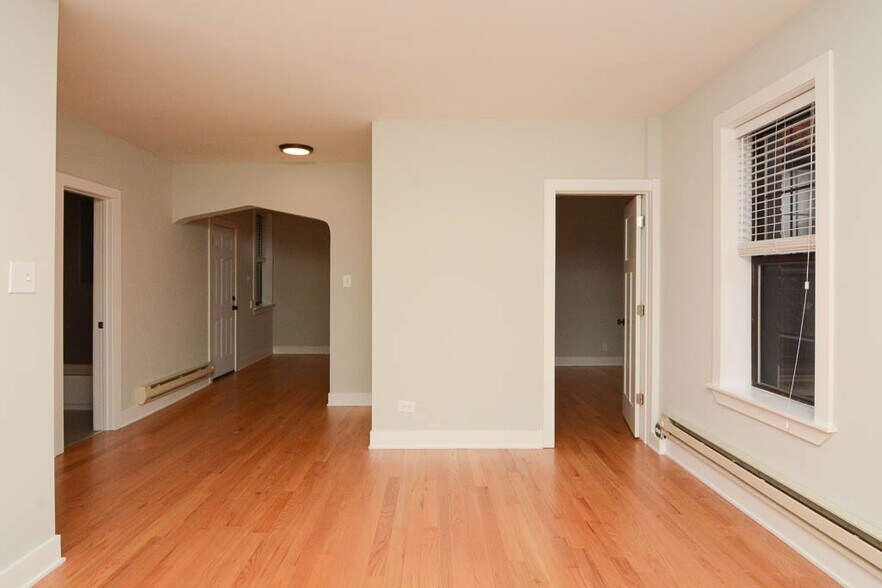 Building Photo - 4337 N Wolcott Ave