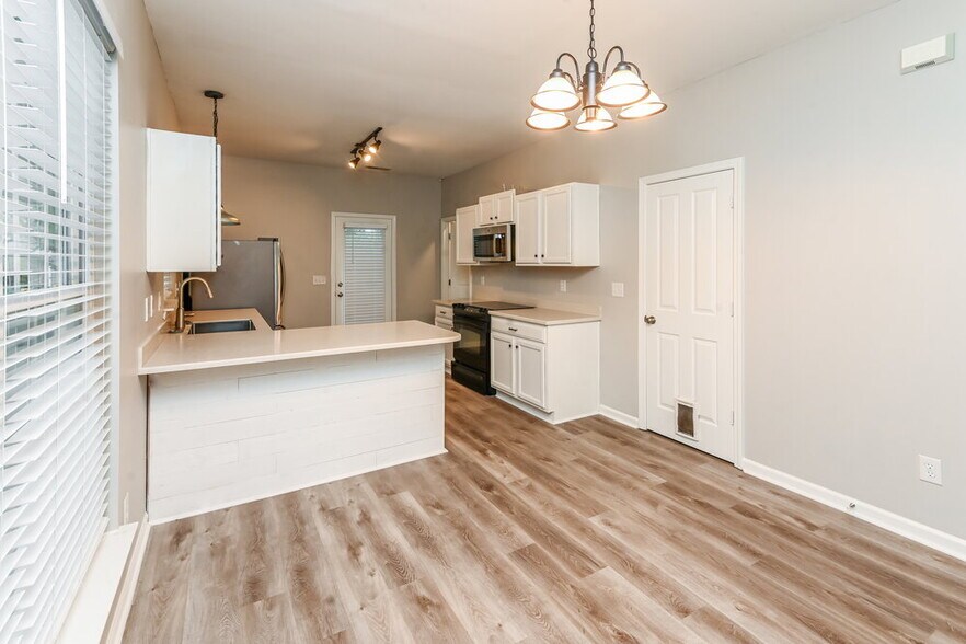 Building Photo - 13646 Carleen Way Dr