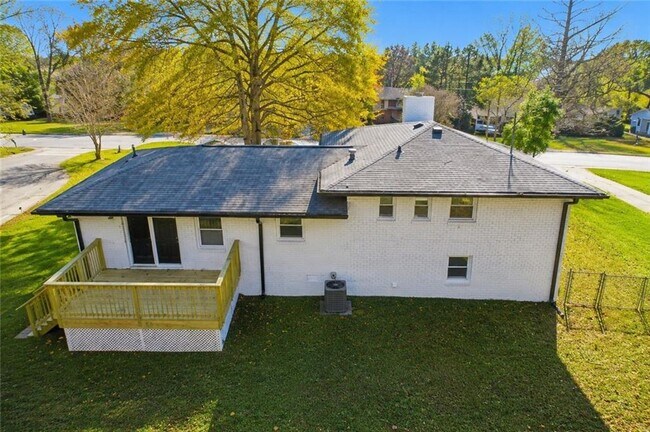 Building Photo - 4675 Lincoln Way SW