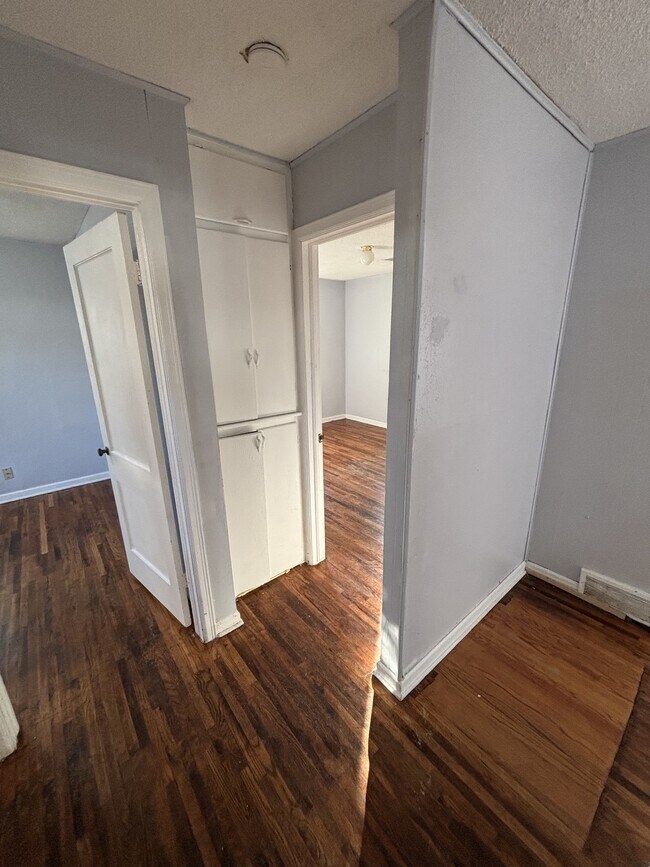 Building Photo - 1912 N Grove St