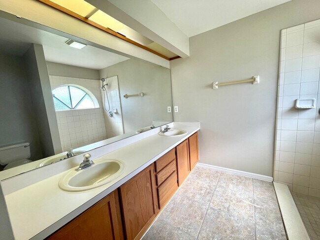 Building Photo - GREAT 3/2 HOME IN OVIEDO STILLWATER SUBDIVISION