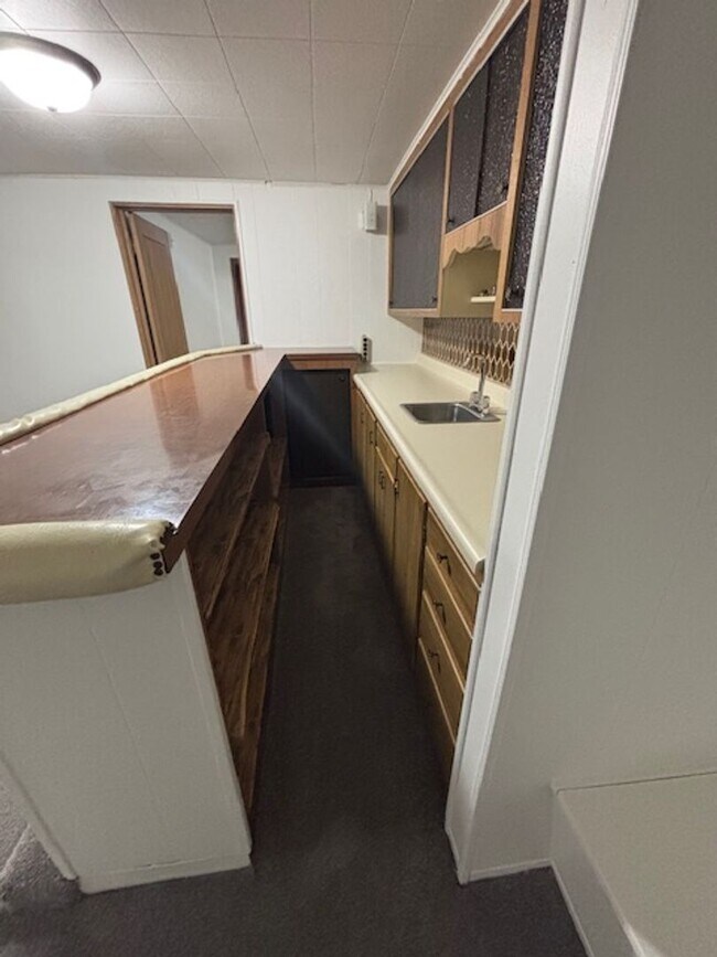 Building Photo - 419 W 5th Ave