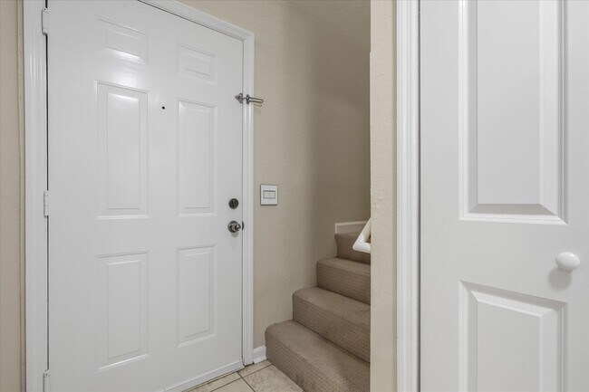 Building Photo - 2801 Chancellorsville Dr