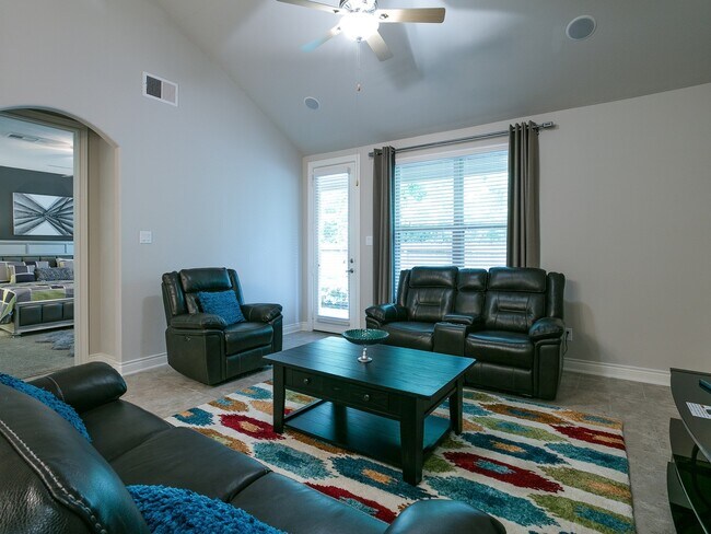 Building Photo - 9018 Meacom Dr