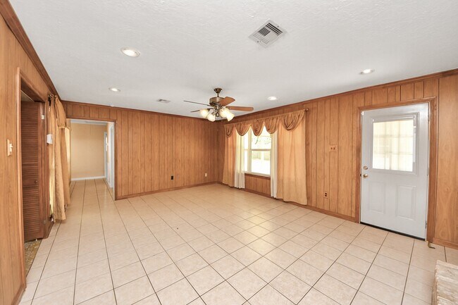 Building Photo - 14115 Wickersham Ln