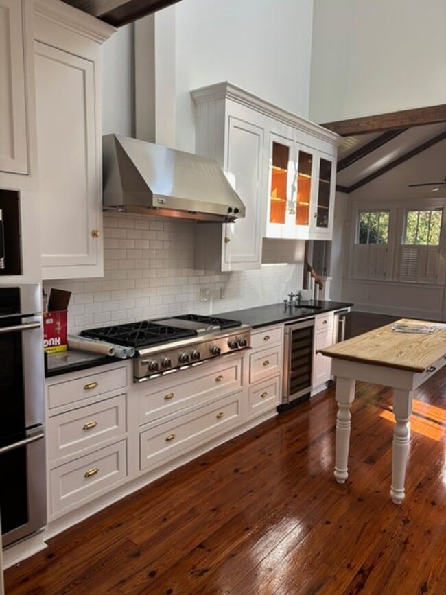 Building Photo - Craftsman style bungalow on the Hill. Reno...