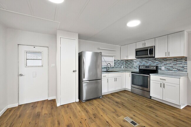 Building Photo - 123 Camellia Dr