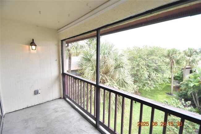 Building Photo - 3814 N Lake Dr