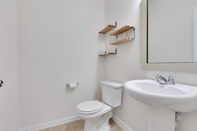 Building Photo - 6533 Leonardo Cove