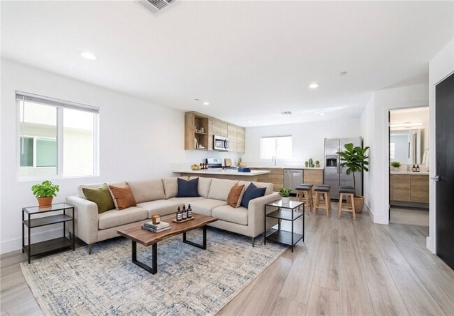 Building Photo - 5016 Pickford St