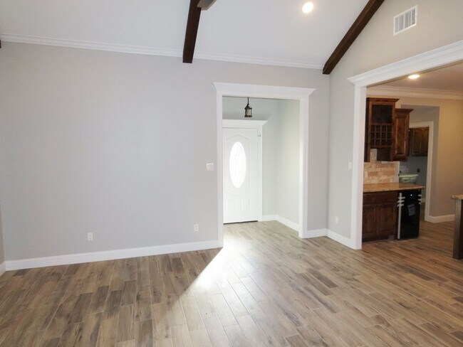 Building Photo - Stunning 4 Bedroom, 2 Bath Home in Lindale