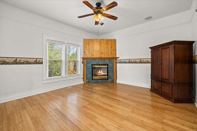 Building Photo - 4 Bed, 4 Bath on .62/acre! Close to BSU!