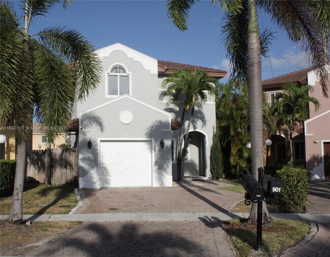 Building Photo - 909 NE 41st Terrace